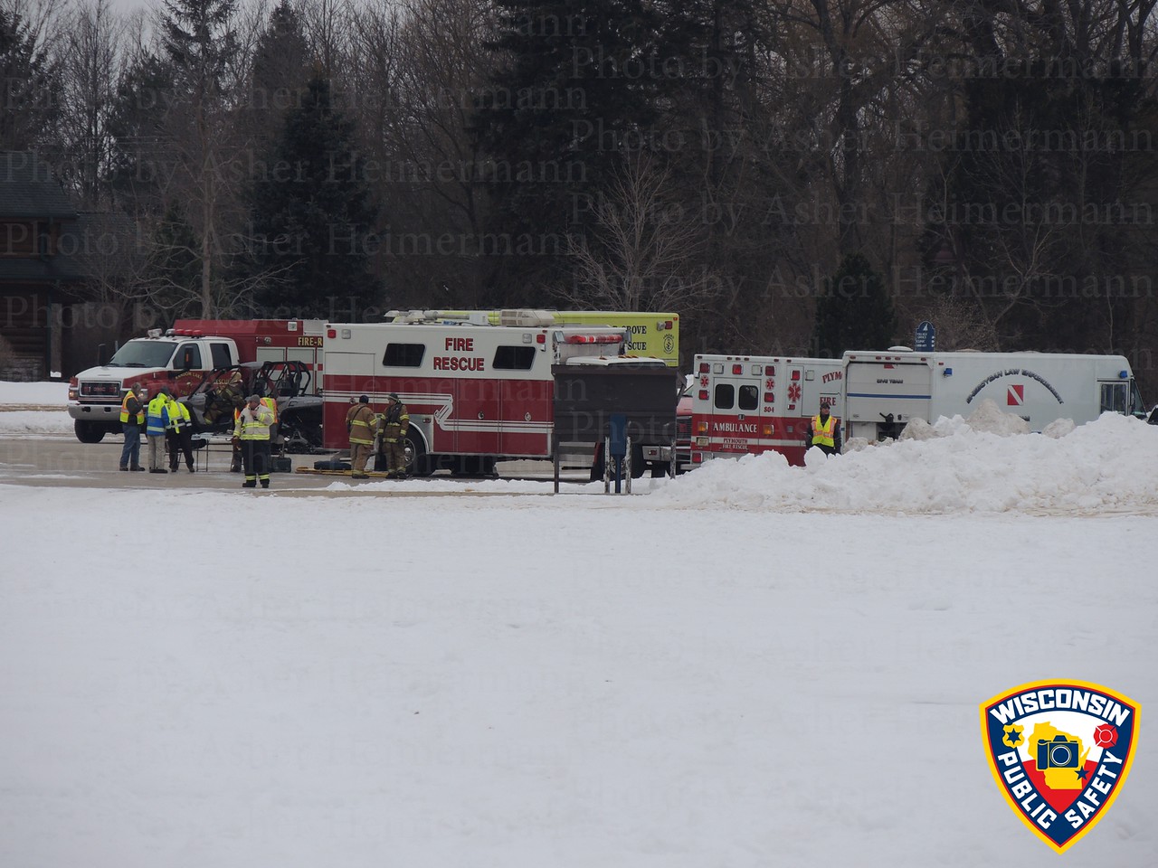 Dive team near vehicles